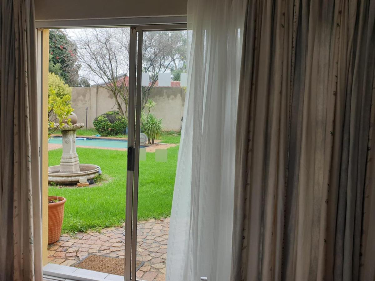 Matina Guest House Johannesburg Esterno foto