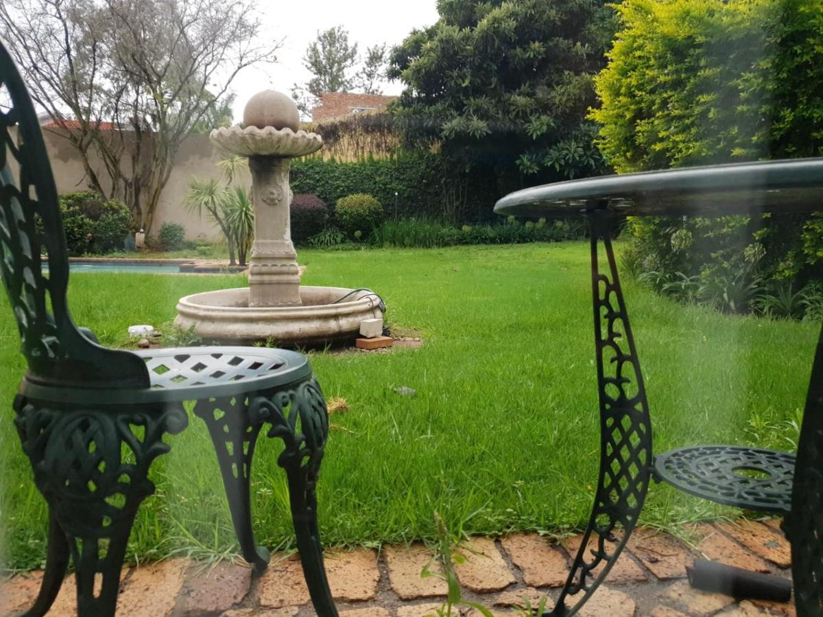 Matina Guest House Johannesburg Esterno foto