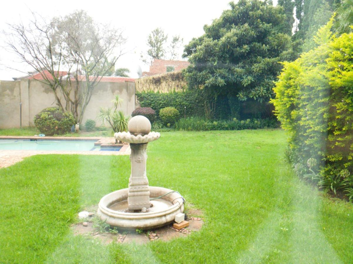 Matina Guest House Johannesburg Esterno foto